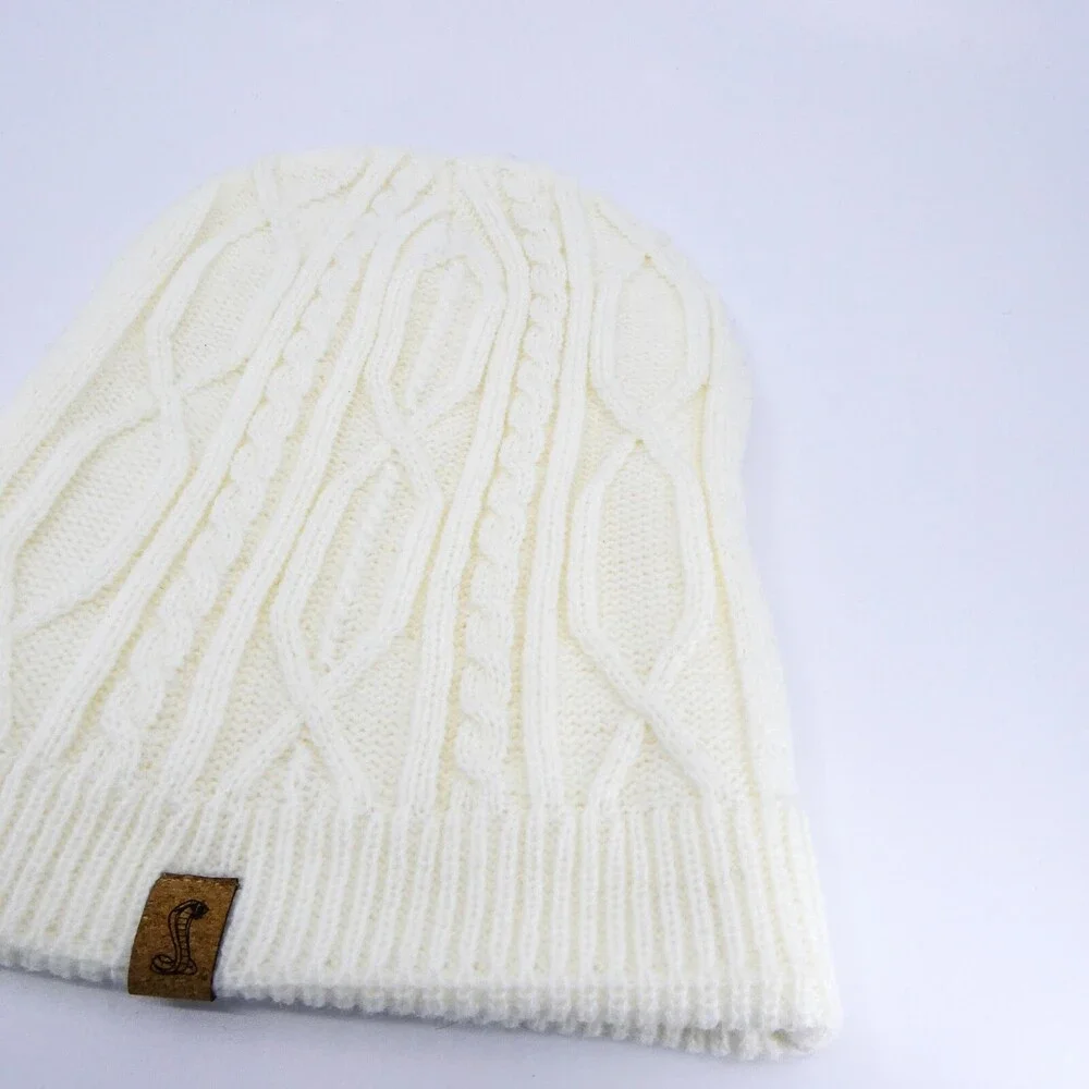 Cobra Winter Hat Womens One‎ Size White Cable Knit Preppy Cap Car Ouray Sports